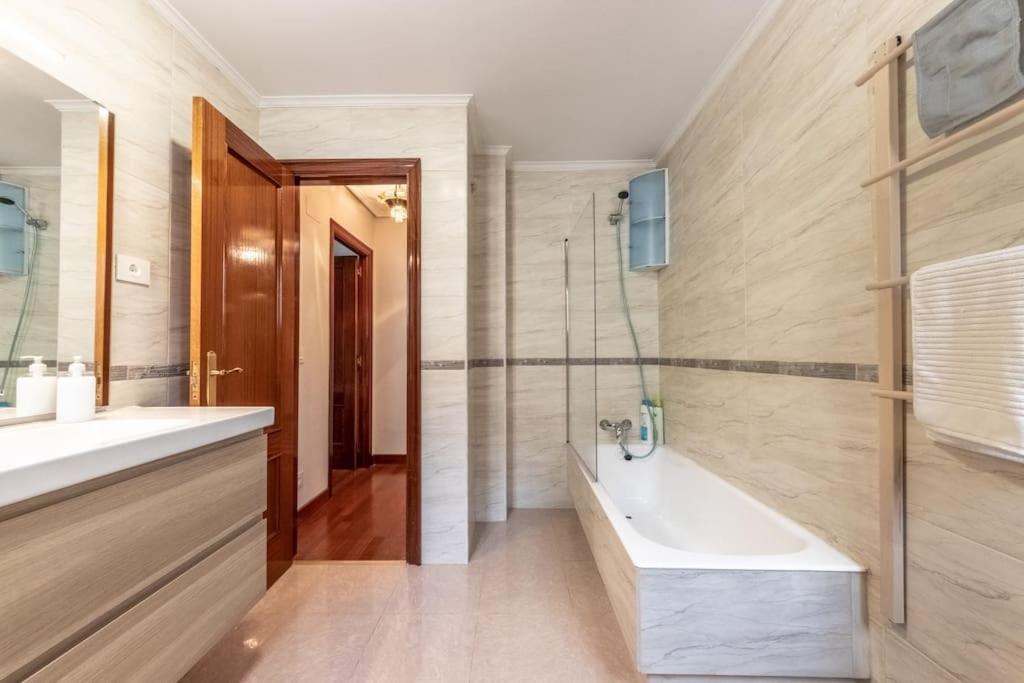Acogedor Piso En Santurtzi .Parking Privadoアパートメント エクステリア 写真